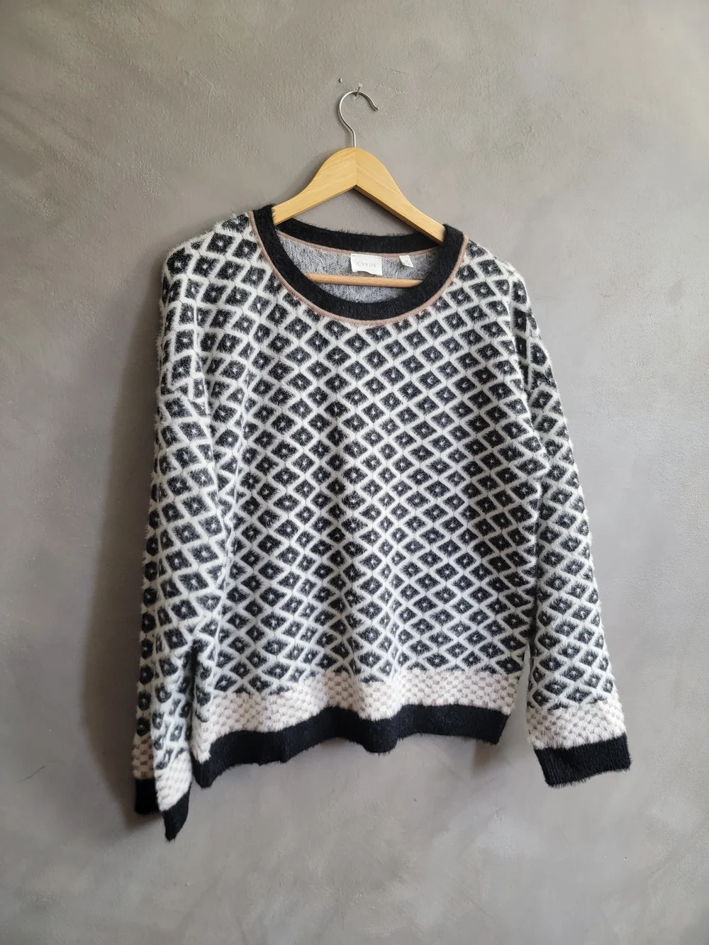 Cyrus Black and White Geometric Crewneck Sweater Medium